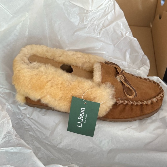 LL.Bean Wicked Good Genuine Shearling Moccasin Slipper - Picture 10 of 10